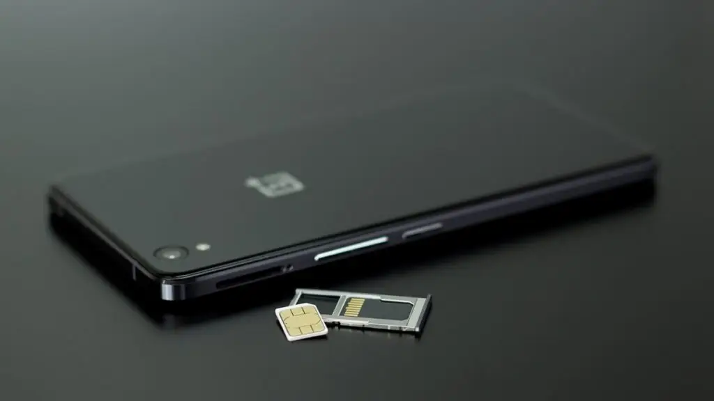 So sánh 2 SIM vật lý và eSIM có gì khác nhau, nên đổi không? sim vat ly va esim 3