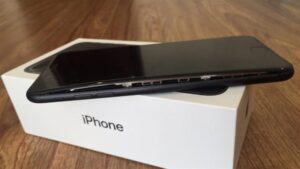 e2292bb9 pin dien thoai bi phong 1