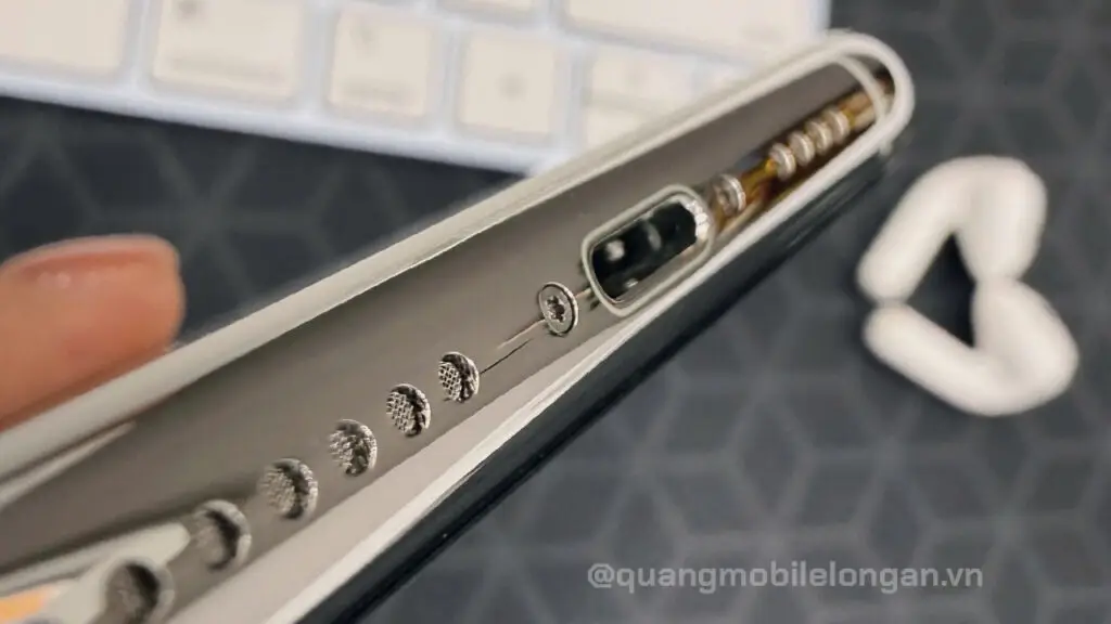 Bí Kíp 10 Bước Kiểm Tra iPhone Cũ Như Chuyên Gia (Tránh Mất Tiền Oan) kiem tra ngoai hinh